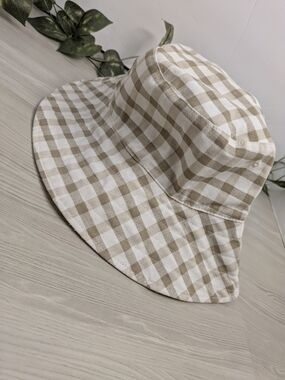 Universal Thread Beige and White Gingham Bucket Hat